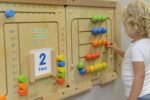 Montessori lavinamoji lenta su karoliukų labirintu – Paveikslėlis 9