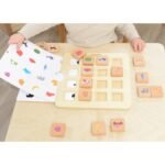 Montessori medinė formų derinimo dėlionė su paveikslėliais