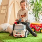 Paspiriamasis greitosios pagalbos automobilis su signalu ir daiktadėže