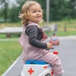 Paspiriamasis greitosios pagalbos automobilis su signalu ir daiktadėže