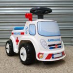 Paspiriamasis greitosios pagalbos automobilis su signalu ir daiktadėže