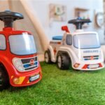 Paspiriamasis greitosios pagalbos automobilis su signalu ir daiktadėže