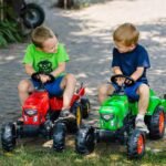 Pedalinis traktorius su priekaba, atidaromu variklio dangčiu 2+ m.