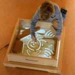 Šviesos stalas piešimui su smėliu ir priedais – Paveikslėlis 4