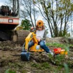 Statybų ekskavatorius su priekaba ir priedais – Paveikslėlis 2