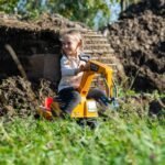 Statybų ekskavatorius su priekaba ir priedais – Paveikslėlis 3