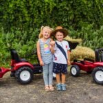 Valtra S4 pedalinis traktorius vaikams su priekaba