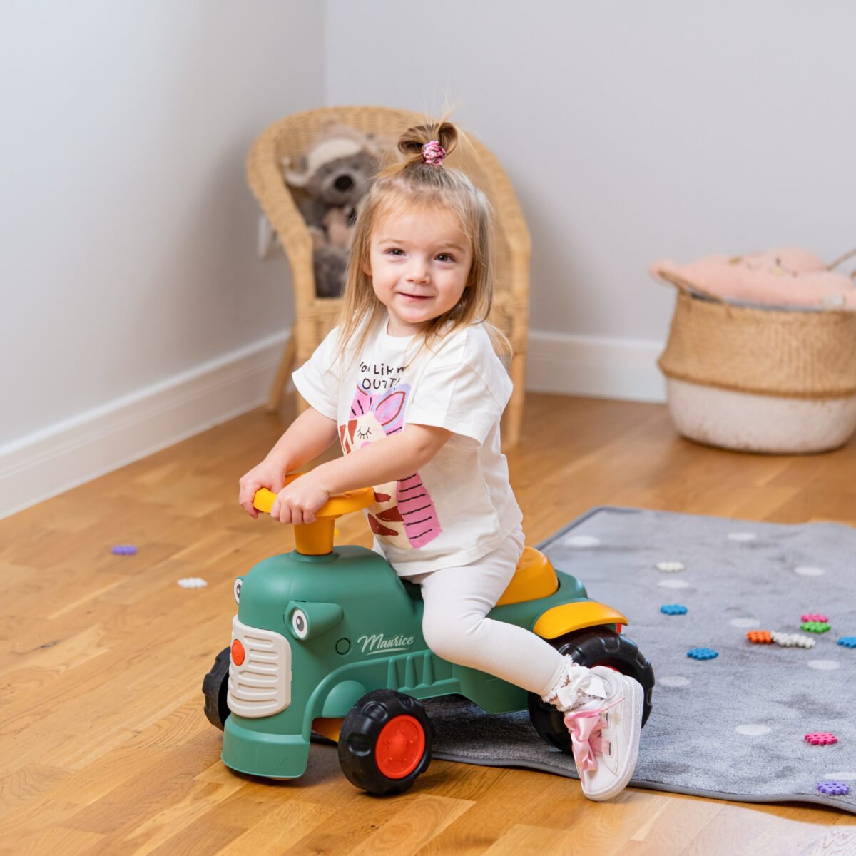 Vintažinis paspiriamas žalias traktoriukas su priekaba – Paveikslėlis 2