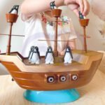 Balansavimo žaidimas su pingvinais piratų laive – Paveikslėlis 3