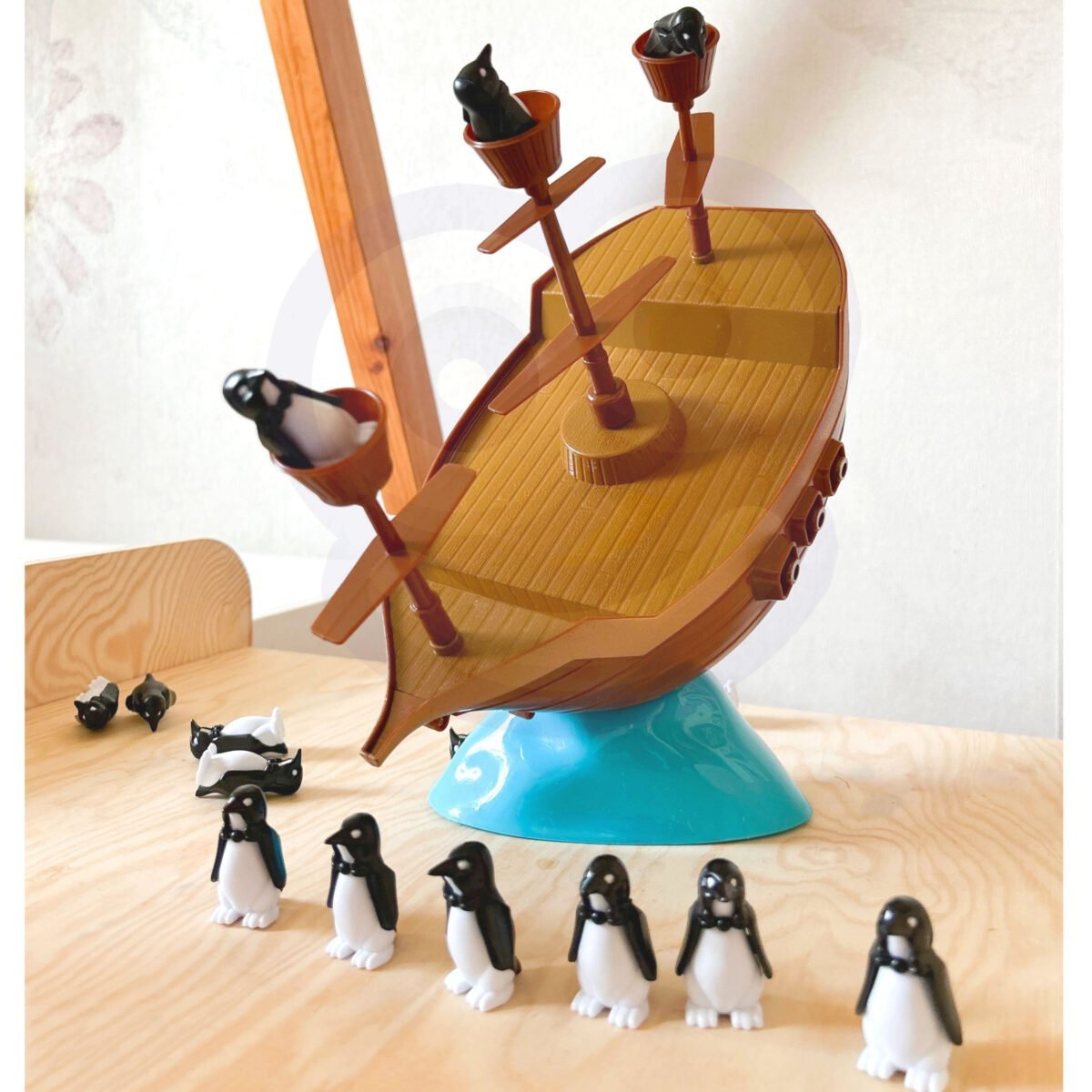 Balansavimo žaidimas su pingvinais piratų laive – Paveikslėlis 4