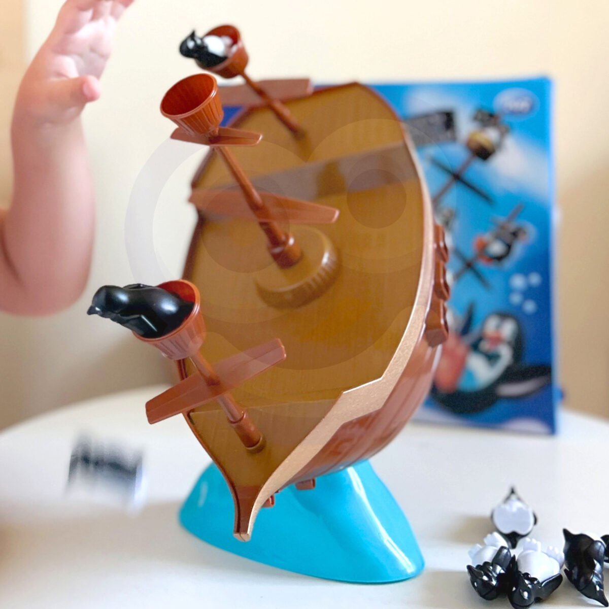 Balansavimo žaidimas su pingvinais piratų laive – Paveikslėlis 6