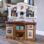 šviesomis ir priedais