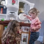 Didelė vaikiška žaidimų virtuvėlė su garsais, šviesomis ir priedais – Paveikslėlis 3