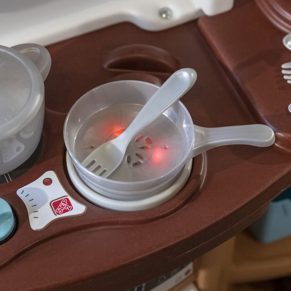 Didelė vaikiška žaidimų virtuvėlė su garsais, šviesomis ir priedais – Paveikslėlis 8