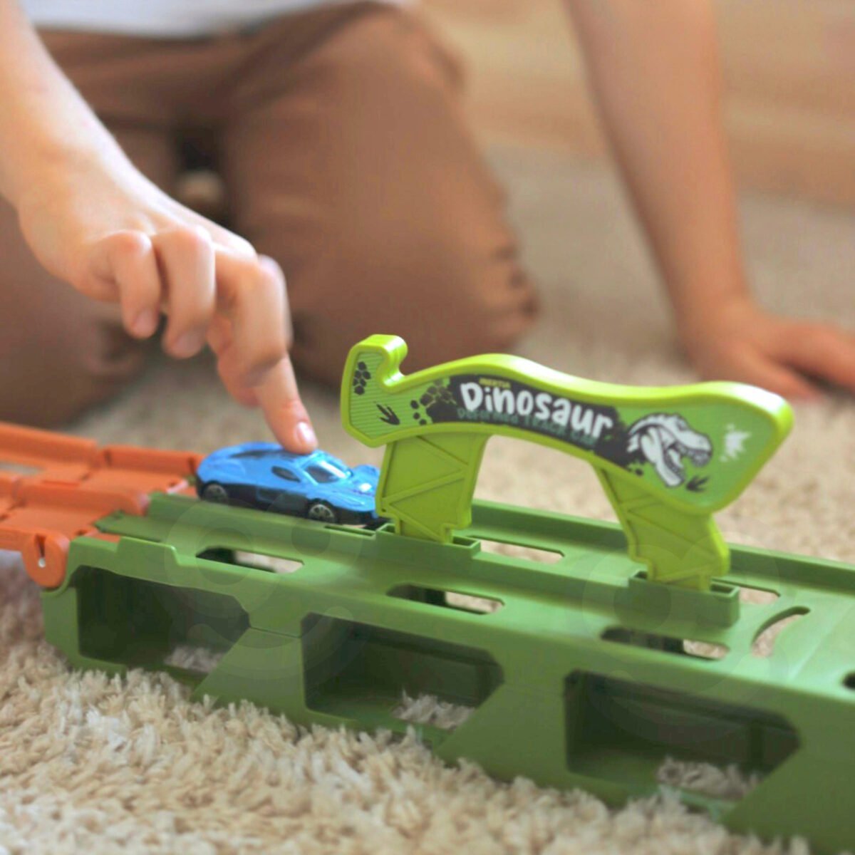 Dinozauro transporteris su išskleidžiama 2,1 m trasa automobiliukams – Paveikslėlis 4