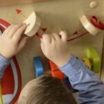 Edukacinė varstymo ir rišimo lenta Montessori – Paveikslėlis 3