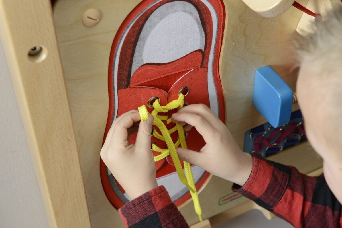 Edukacinė varstymo ir rišimo lenta Montessori – Paveikslėlis 6