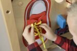 Edukacinė varstymo ir rišimo lenta Montessori – Paveikslėlis 6