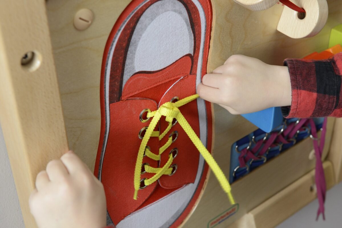 Edukacinė varstymo ir rišimo lenta Montessori – Paveikslėlis 7