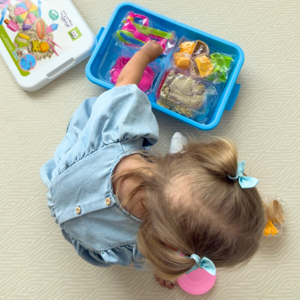 Kinetinio smėlio maisto gaminimo rinkinys su staliuku ir formelėmis – Paveikslėlis 7