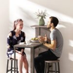 Kompaktiškas 3 dalių baro stalo komplektas su vyno lentynomis ir taurių laikikliais – Paveikslėlis 9