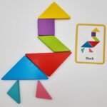 Medinė edukacinė tangramo dėlionė su spalvotomis detalėmis ir kortelėmis – Paveikslėlis 14