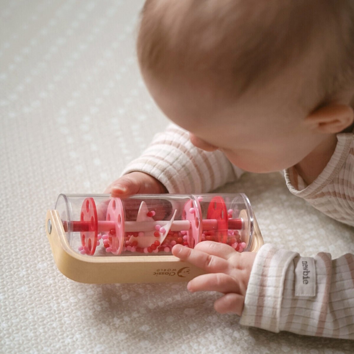 Medinė lietaus lazdelė su raudonais kamuoliukais – Paveikslėlis 2