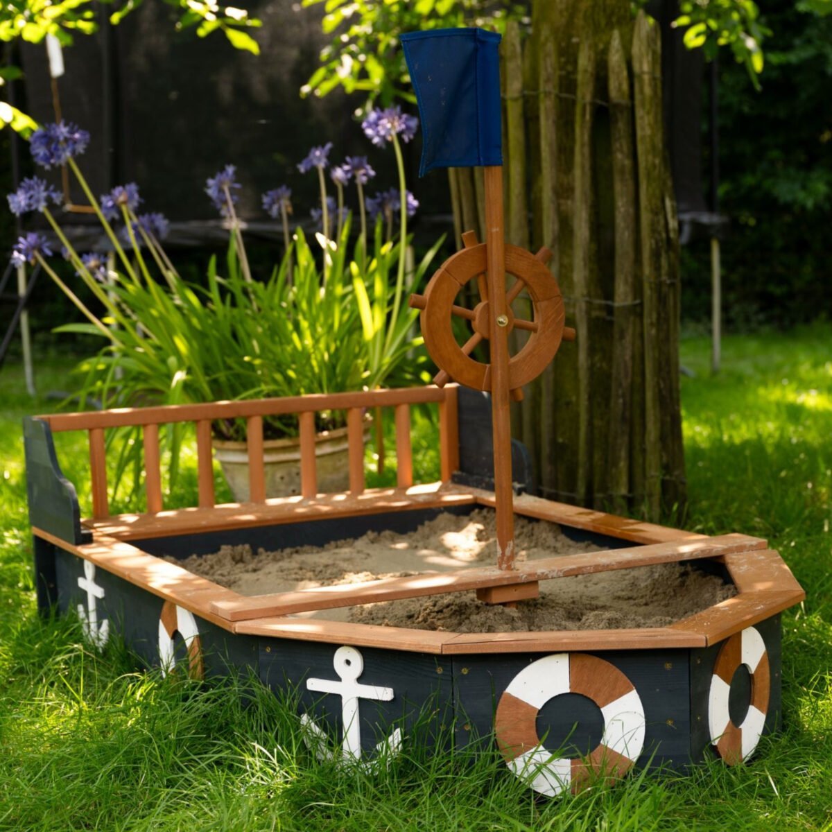 Medinė piratų laivo smėliadėžė su daiktadėže, suoliukais ir uždangalu – Paveikslėlis 4
