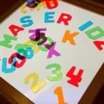 Medinė sensorinė LED šviesos dėžė su priedais – Paveikslėlis 2