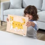 Medinės gyvūnėlių dėlionės su stovu