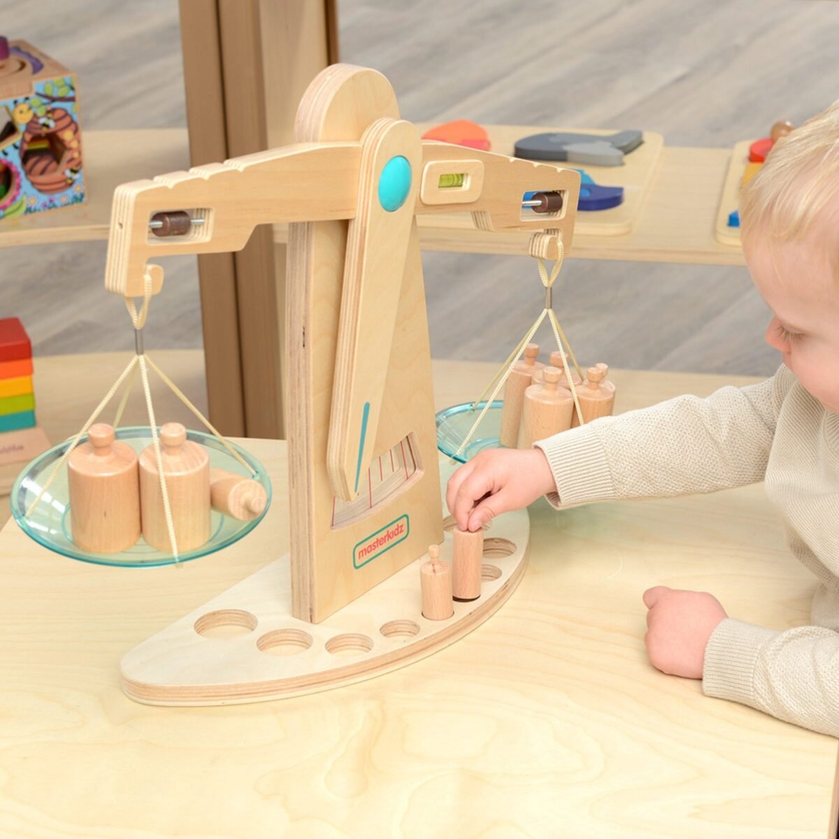 Medinės pusiausvyros svarstyklės su svarmenimis – Paveikslėlis 4