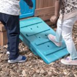 Medinis ir plastikinis žaidimų namelis su čiuožykla – Paveikslėlis 8