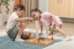 Medinis loginis žaidimas su karoliukais ir užduočių kortelėmis