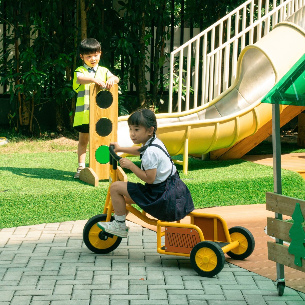 Medinis šviesoforas eismo taisyklėms su keičiamais diskais – Paveikslėlis 3