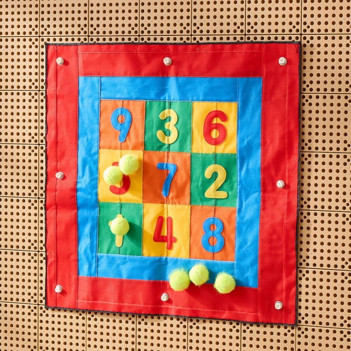 Mokomasis metimo taikinys su skaičiais ir lipukais – Paveikslėlis 2