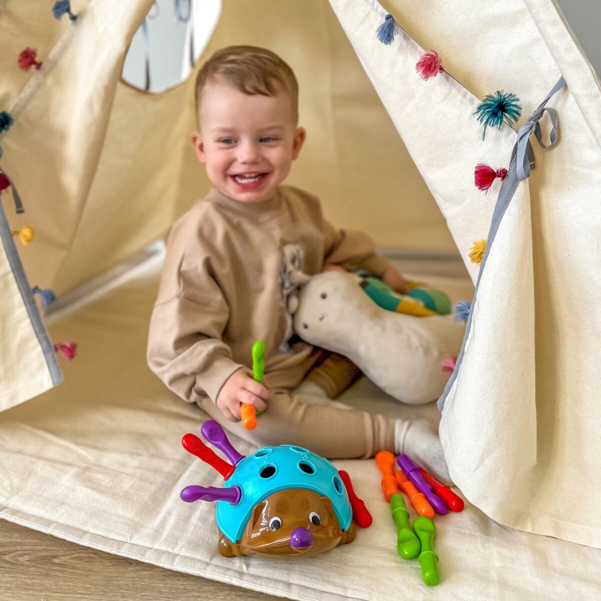 Montessori ežiukas rūšiuoklis skaičiams ir spalvoms su spalvotais spygliais – Paveikslėlis 2