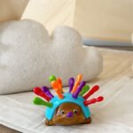 Montessori ežiukas rūšiuoklis skaičiams ir spalvoms su spalvotais spygliais – Paveikslėlis 6