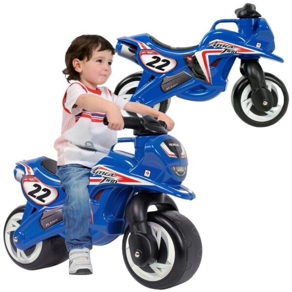 Paspiriamas lenktyninis motociklas su plačiais ratais