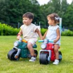 Perdirbto plastiko paspirtukas-motociklas pusiausvyrai