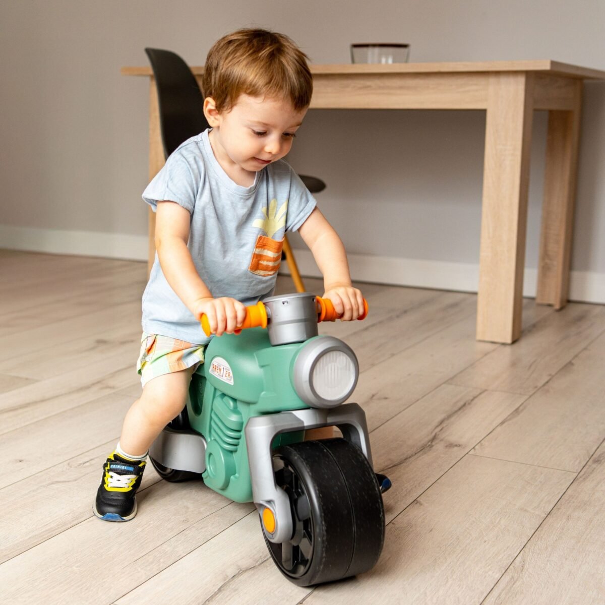 Perdirbto plastiko paspirtukas-motociklas pusiausvyrai – Paveikslėlis 6