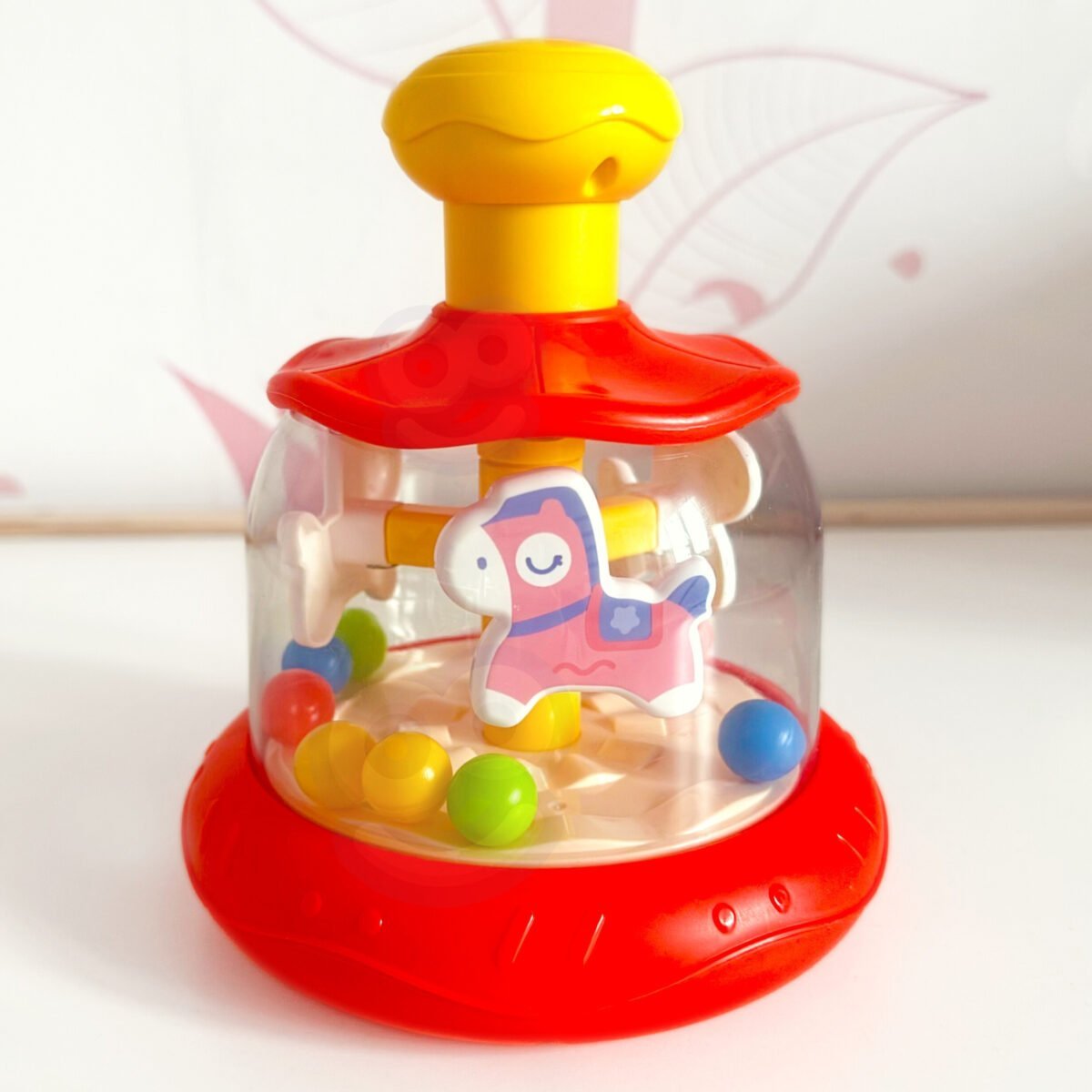 Raudona lavinamoji karuselė su besisukančiais žirgeliais – Paveikslėlis 6