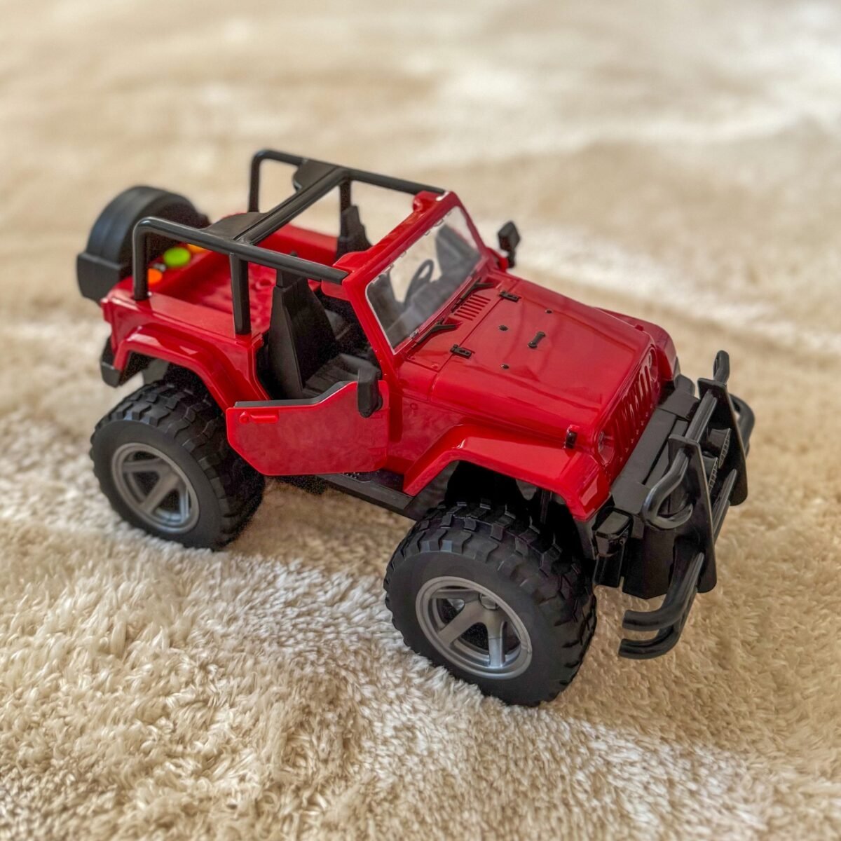 Raudonas inercinis džipas su garso ir šviesos efektais – Paveikslėlis 3