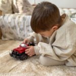 Raudonas inercinis džipas su garso ir šviesos efektais – Paveikslėlis 5