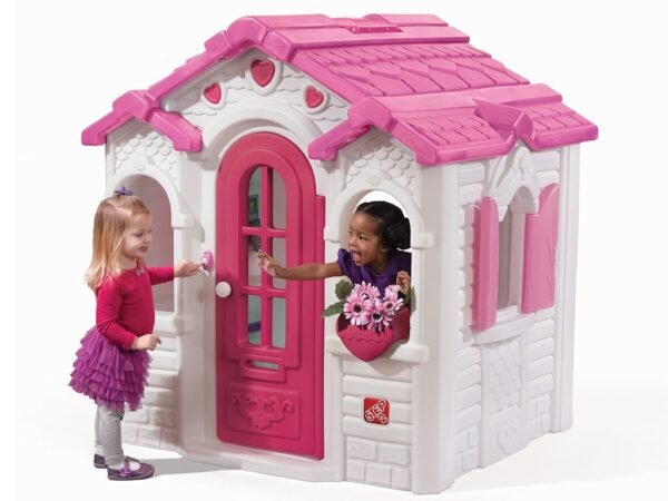 Sodo žaidimų namelis su širdelėmis ir virtuvėle