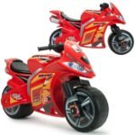 Sportiškas raudonas balansinis motociklas su plačiais ratais