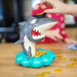 Stalo žaidimas miklumui su įsiutusiu rykliu – Paveikslėlis 2