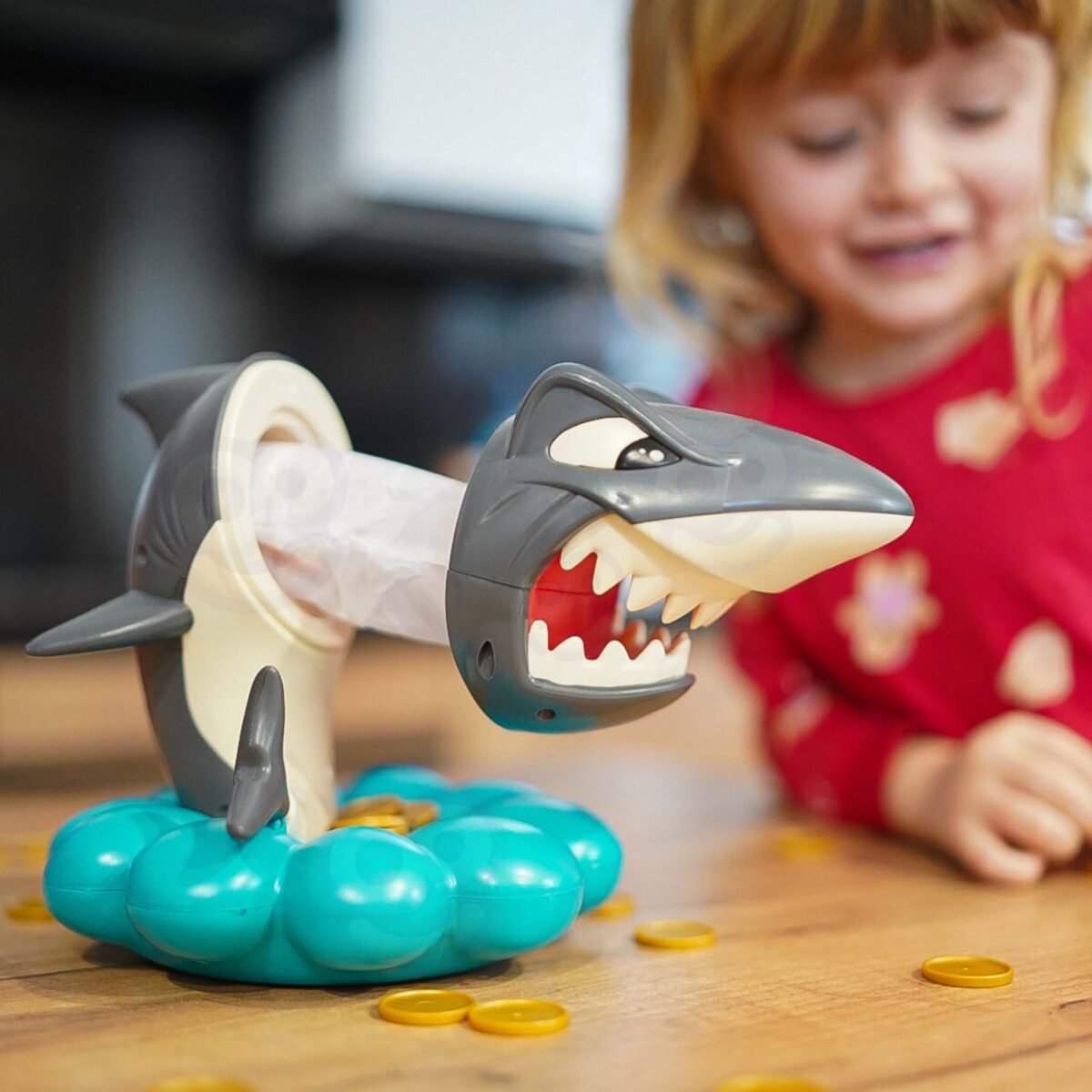 Stalo žaidimas miklumui su įsiutusiu rykliu – Paveikslėlis 4