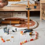 Statybų rinkinys 6 viename: sunkvežimis su kranu ir 6 mašinėlėmis