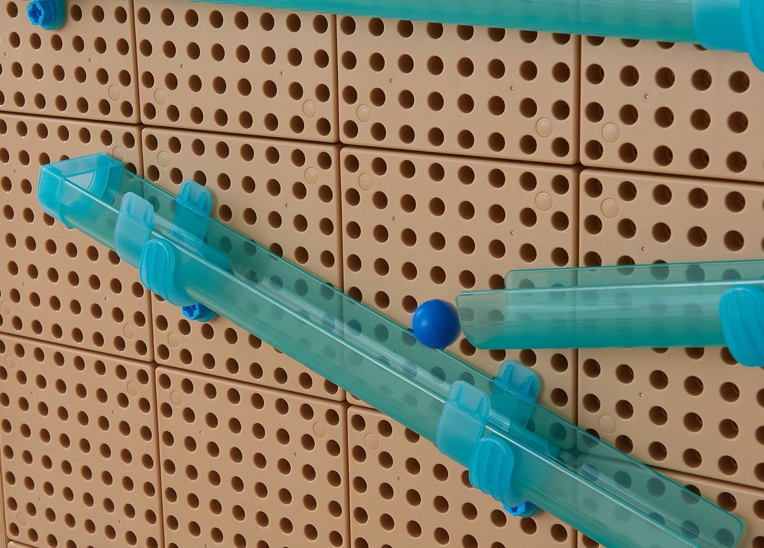 Vandens ir kamuoliukų trasų konstravimo rinkinys, 92 dalių