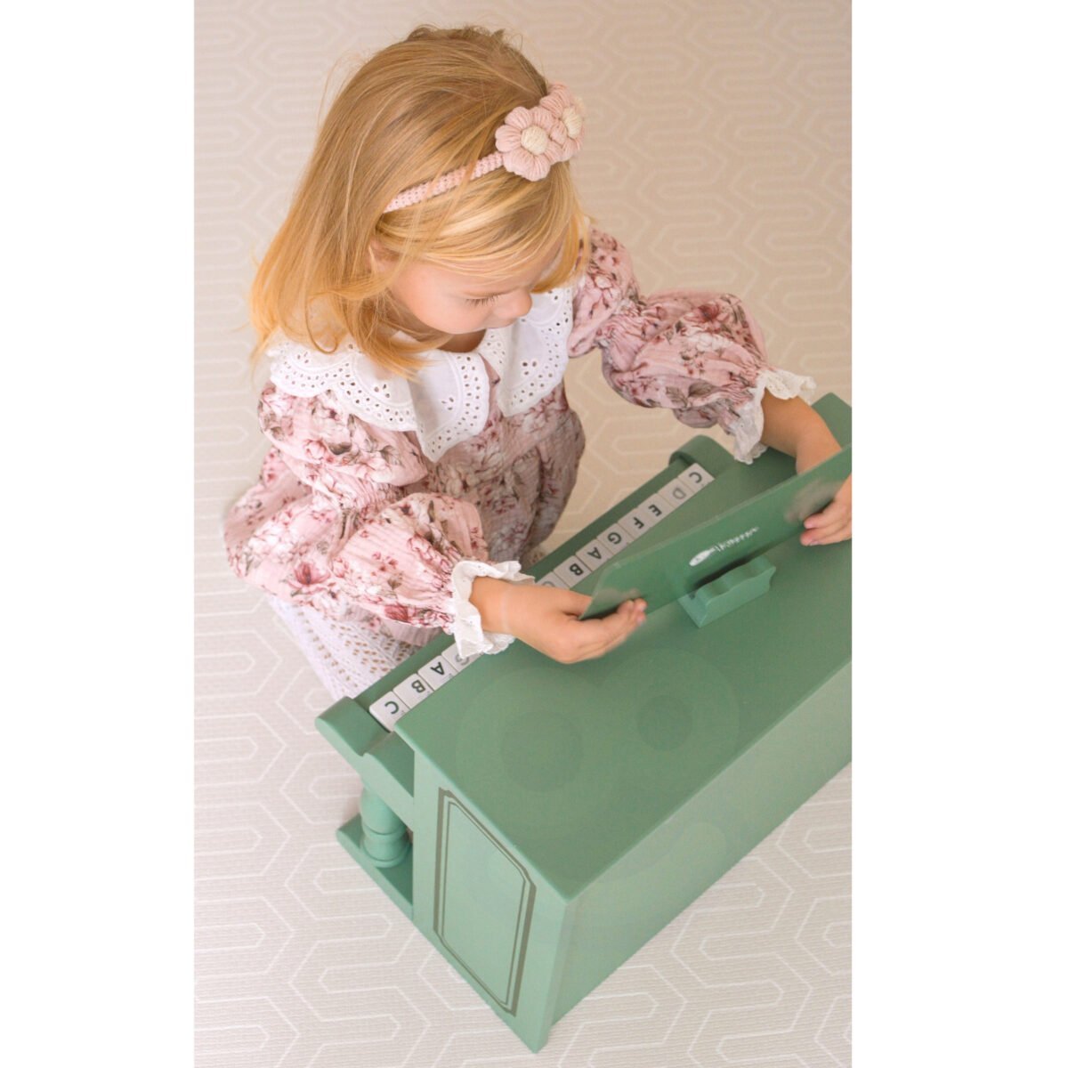 Vintažinis vaikiškas medinis pianinas su mokomąja knygele – Paveikslėlis 7